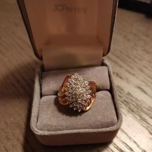 Beautiful 10k yellow and white gold wedding ring.